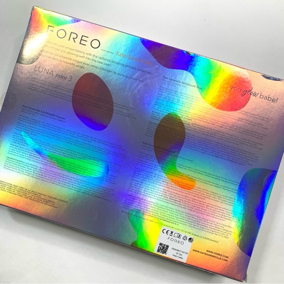 FOREO x KATE SOMERVILLE “YOU GLOW BABE” Skincare Set - Picture 6 of 7